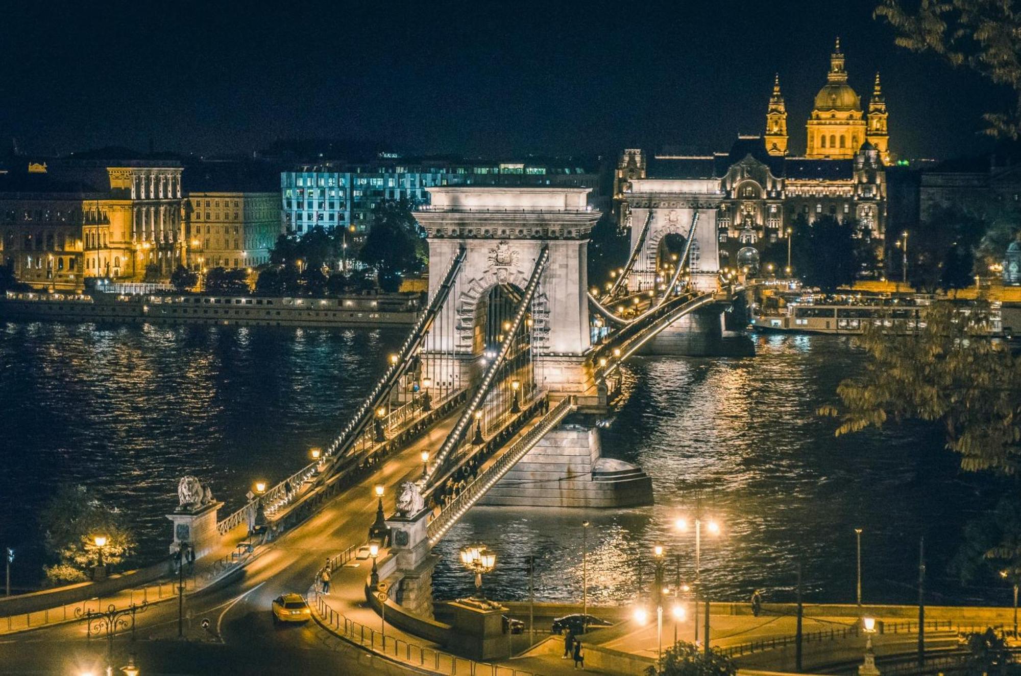 Designer Boutique 2R Walk To Opera House & Basilica Apartment Будапеща Екстериор снимка