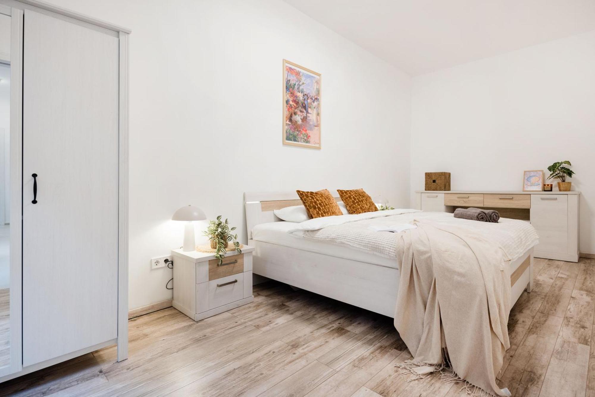 Designer Boutique 2R Walk To Opera House & Basilica Apartment Будапеща Екстериор снимка